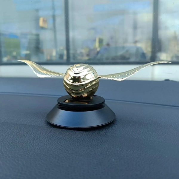 Автомобильный ароматизатор золотой снитч